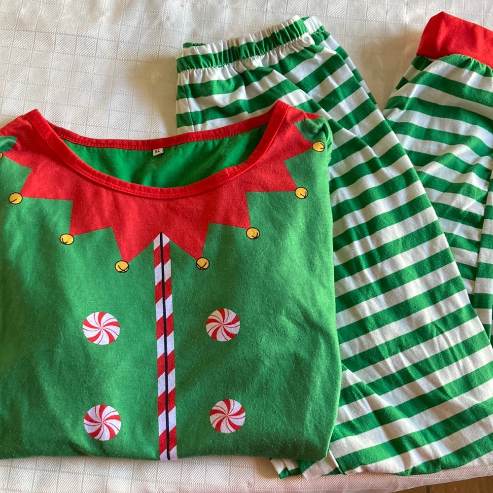 🚨LAST DAY🚨 Christmas elf pajamas pjs size XL loungewear peppermint candies